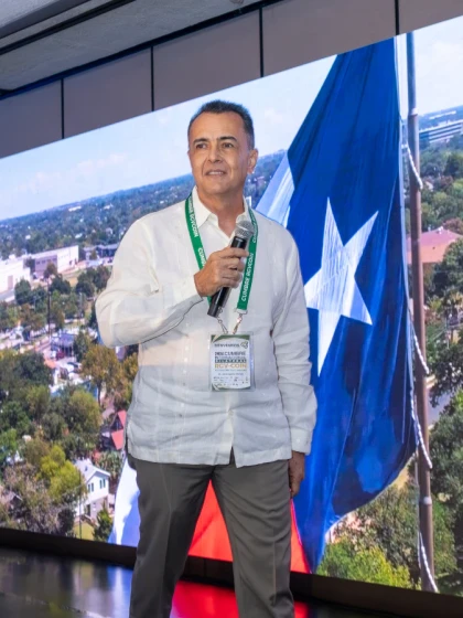 Fotografía de evento corporativo — Cumbre RGVCOIN 2026